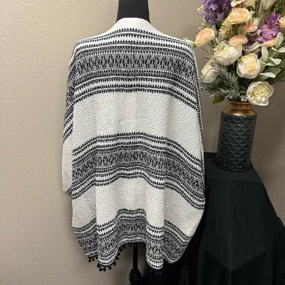 Catherines 3X 26/28W Black White Textured Open Front Kimono Cardigan Wrap - Picture 3 of 7
